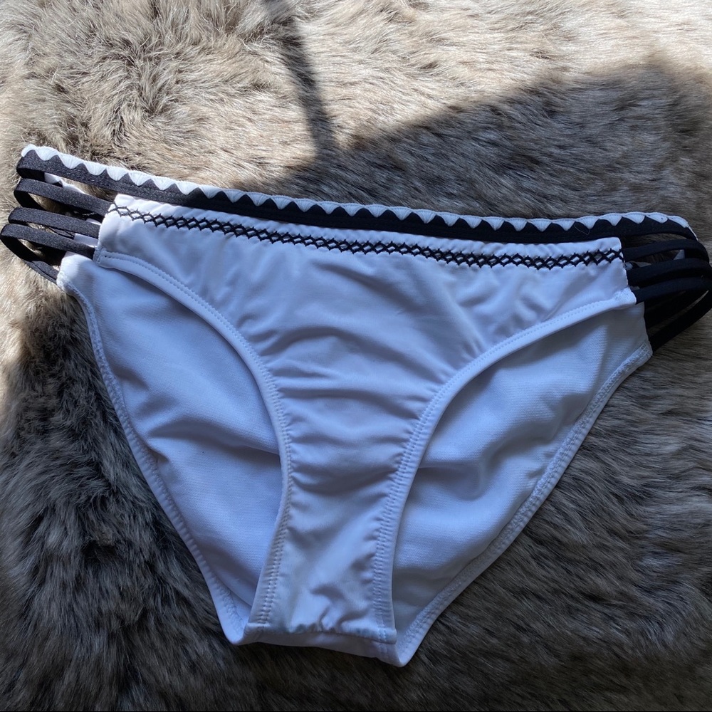 Gianni Bini Bikini - Picture 4 of 7